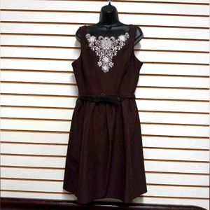 Dress sleeveless w/Embroidery white flower patterns + linning w/ belt